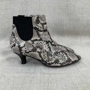 Clarks Kepley‎ Erin Ankle Boots Women 7M Grey Snake Synthetic Kitten Heel Boho